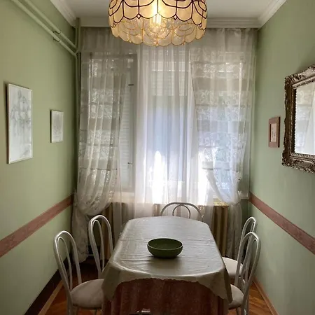 Hajnalka Apartmanhaz Gyula Exterior photo