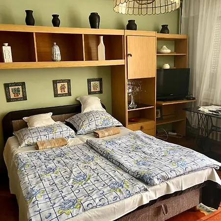 Hajnalka Apartmanhaz Gyula Exterior photo