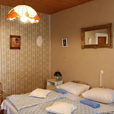 Hajnalka Apartmanhaz Gyula Exterior photo